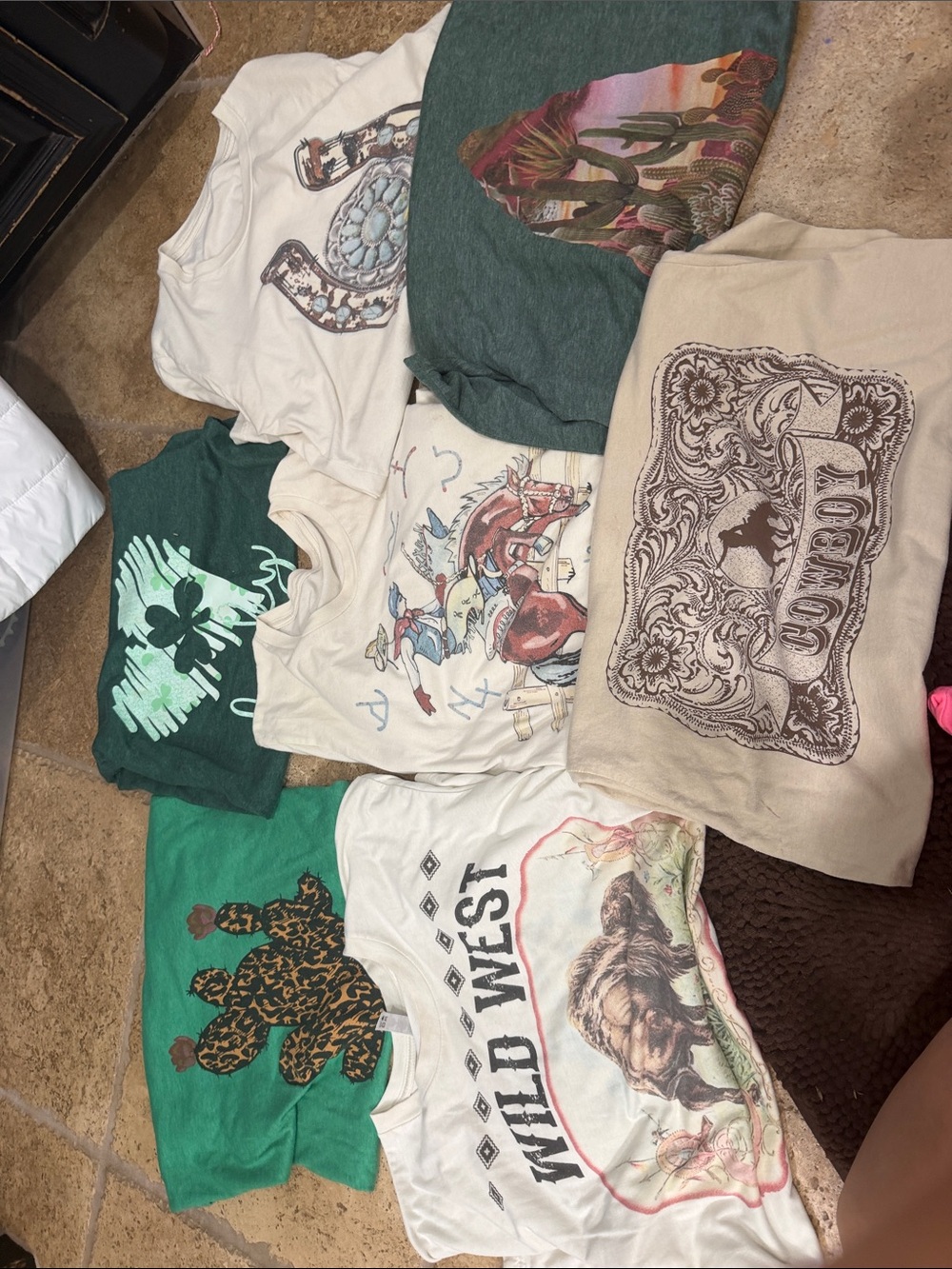 Assorted Graphic Tee - Green & Cream Options